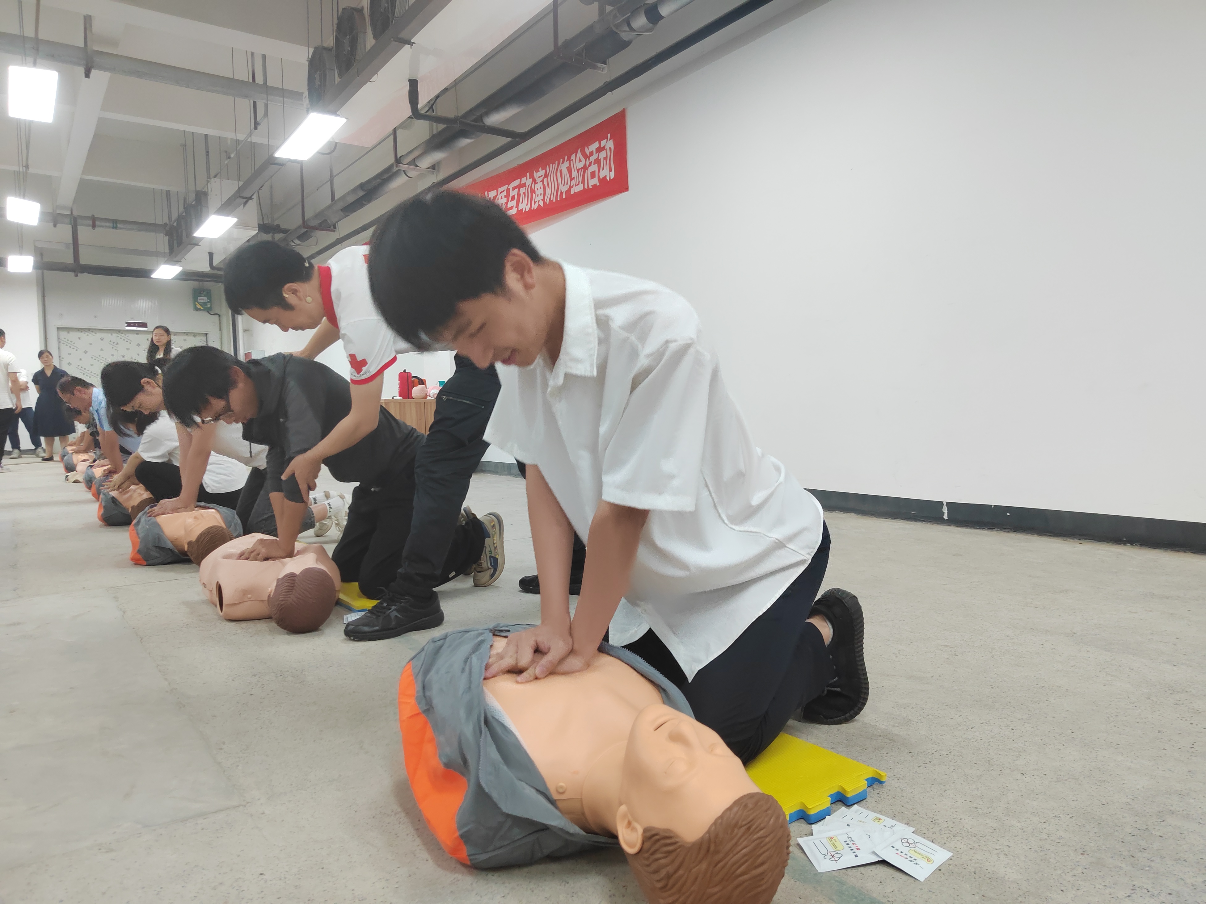 強(qiáng)基固壘，防患未然——西南醫(yī)投集團(tuán)開展消防拓展互動演訓(xùn)活動