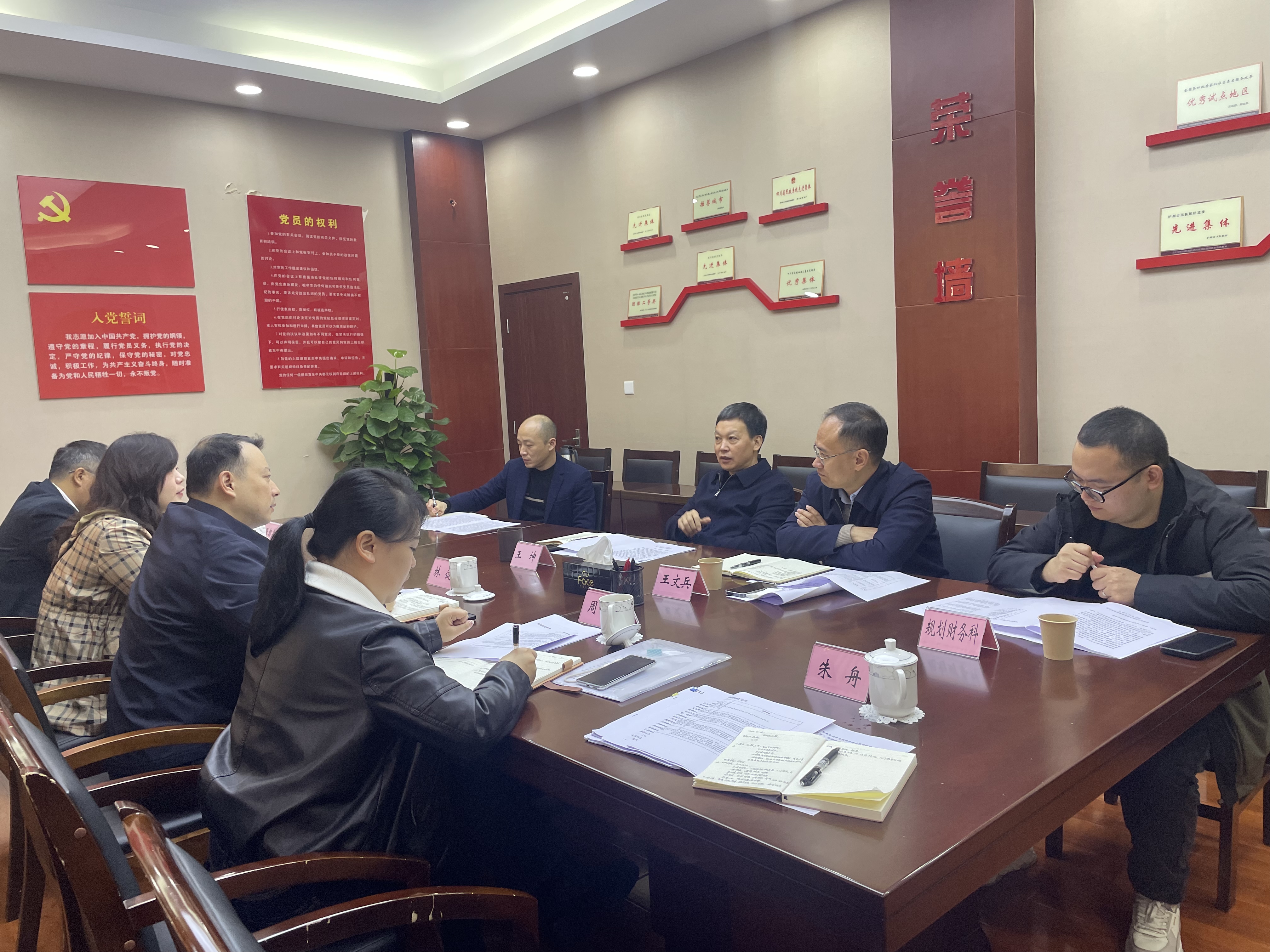 政企聯合、共謀發展 西南醫投集團黨委書記、董事長林健帶隊向瀘州市民政局作專題匯報