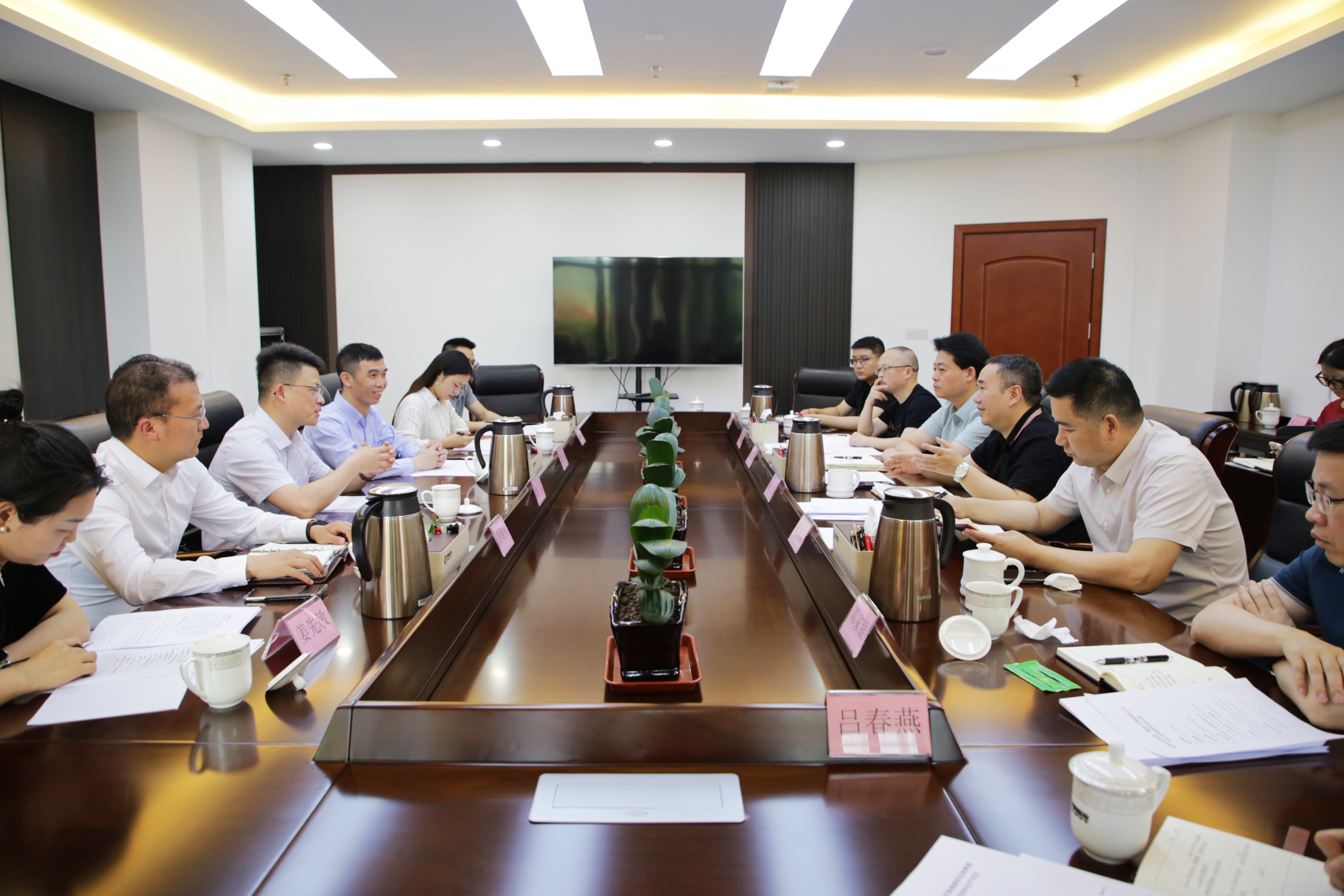 西南醫投集團與蘇州越眾生物科技有限公司開展項目合作交流座談會