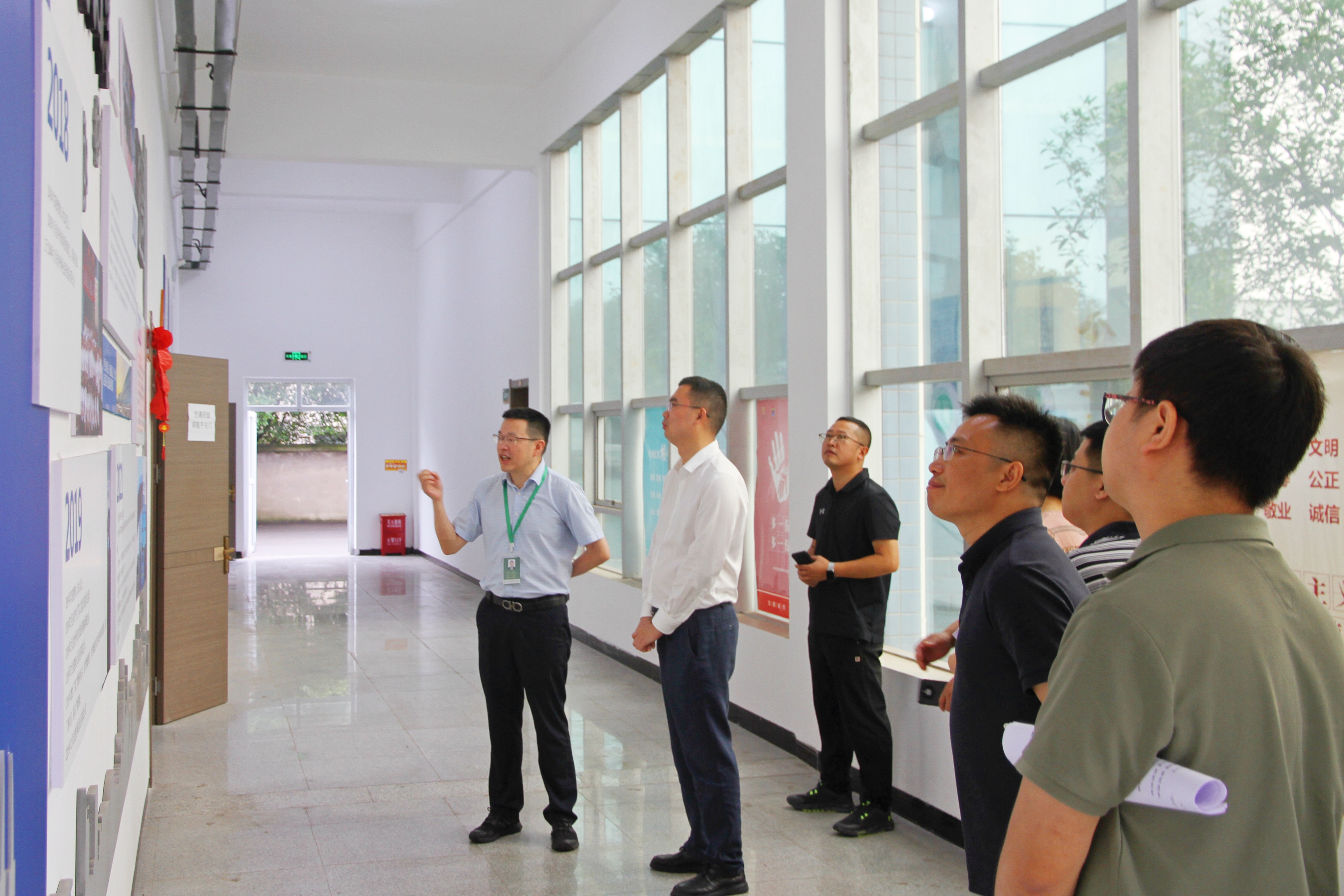 龍馬潭區委常委、組織部部長汪世平率隊考察調研市醫藥公司