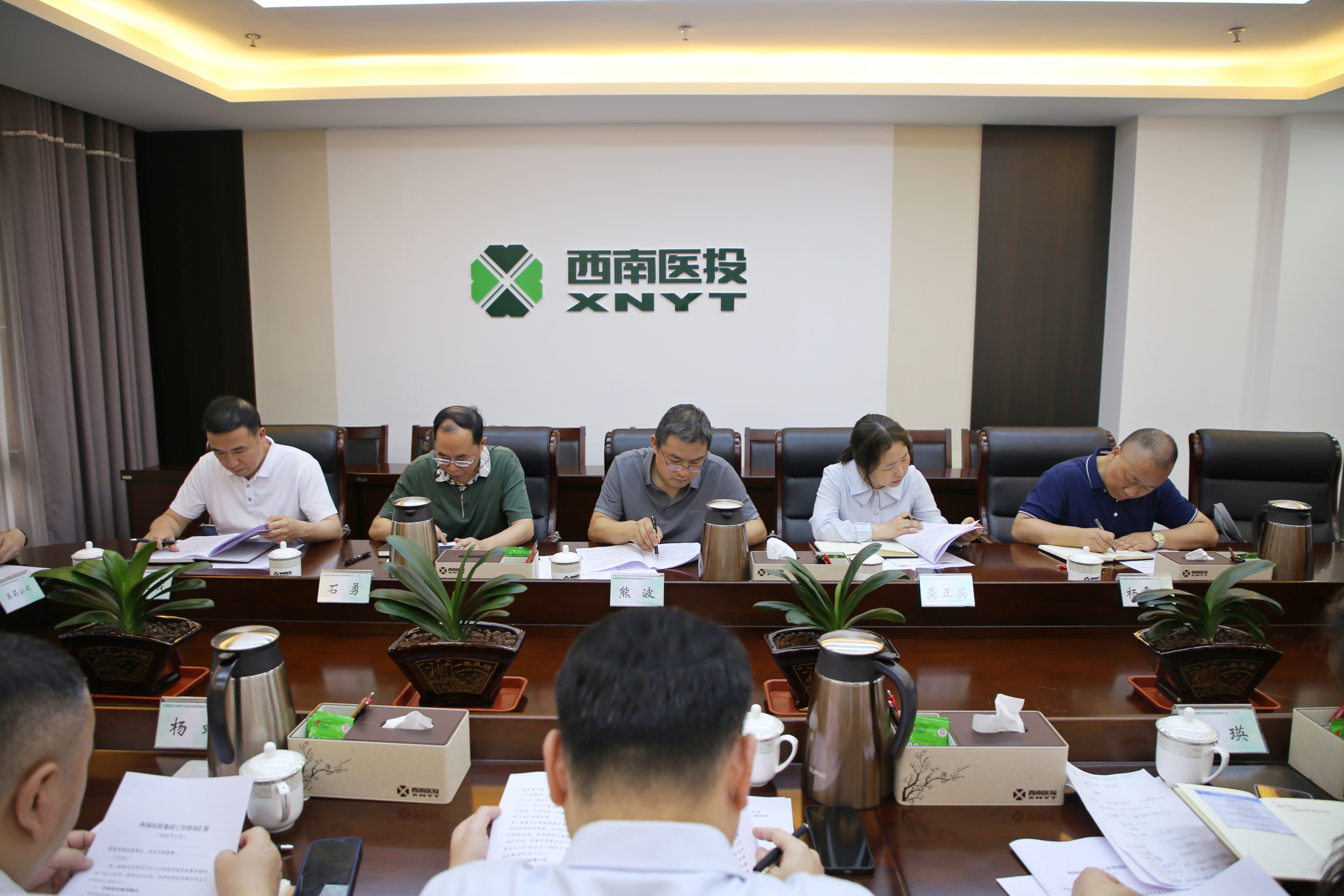 發展控股集團外部董事調研西南醫投集團