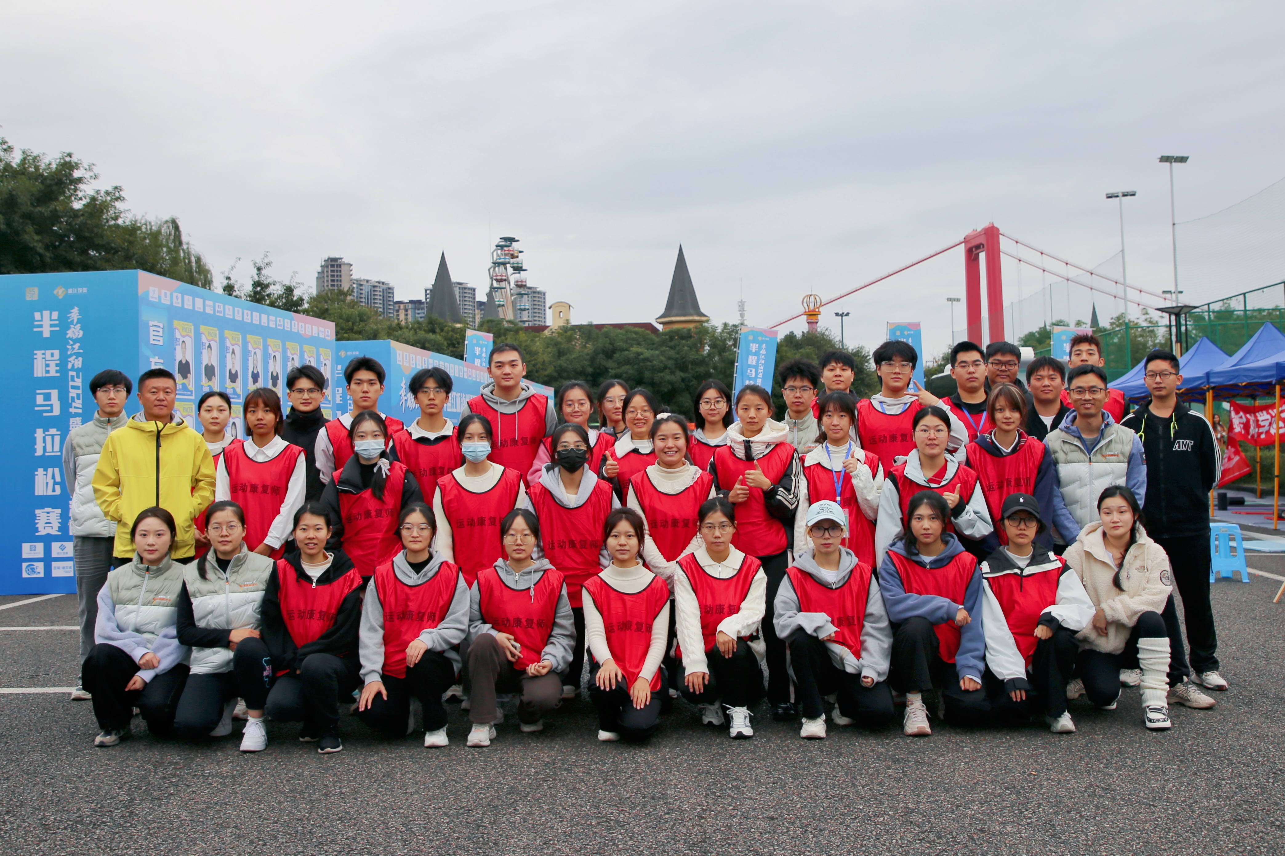 守護跑者健康，為運動添彩——西南醫投運動健康中心助力瀘州江陽半程馬拉松賽