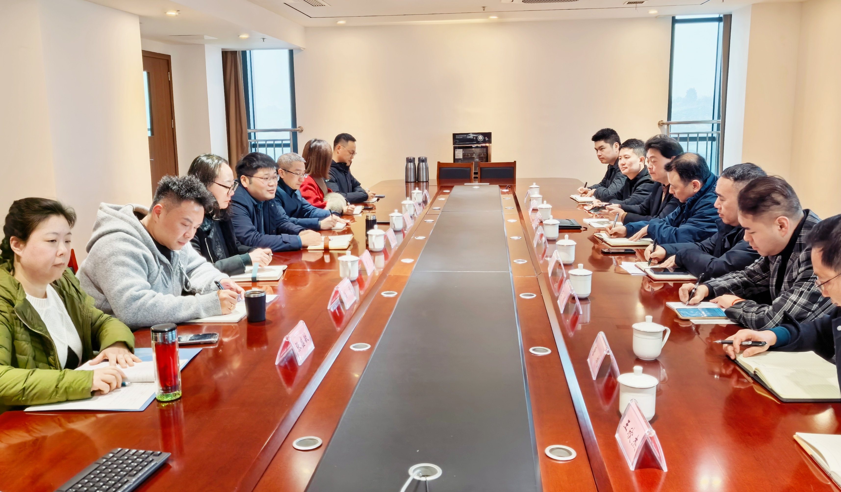 西南醫投集團與瀘州市中醫院開展交流合作